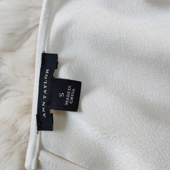 Ann Taylor Embellished Short Sleeve Blouse Small - Picture 4 of 6